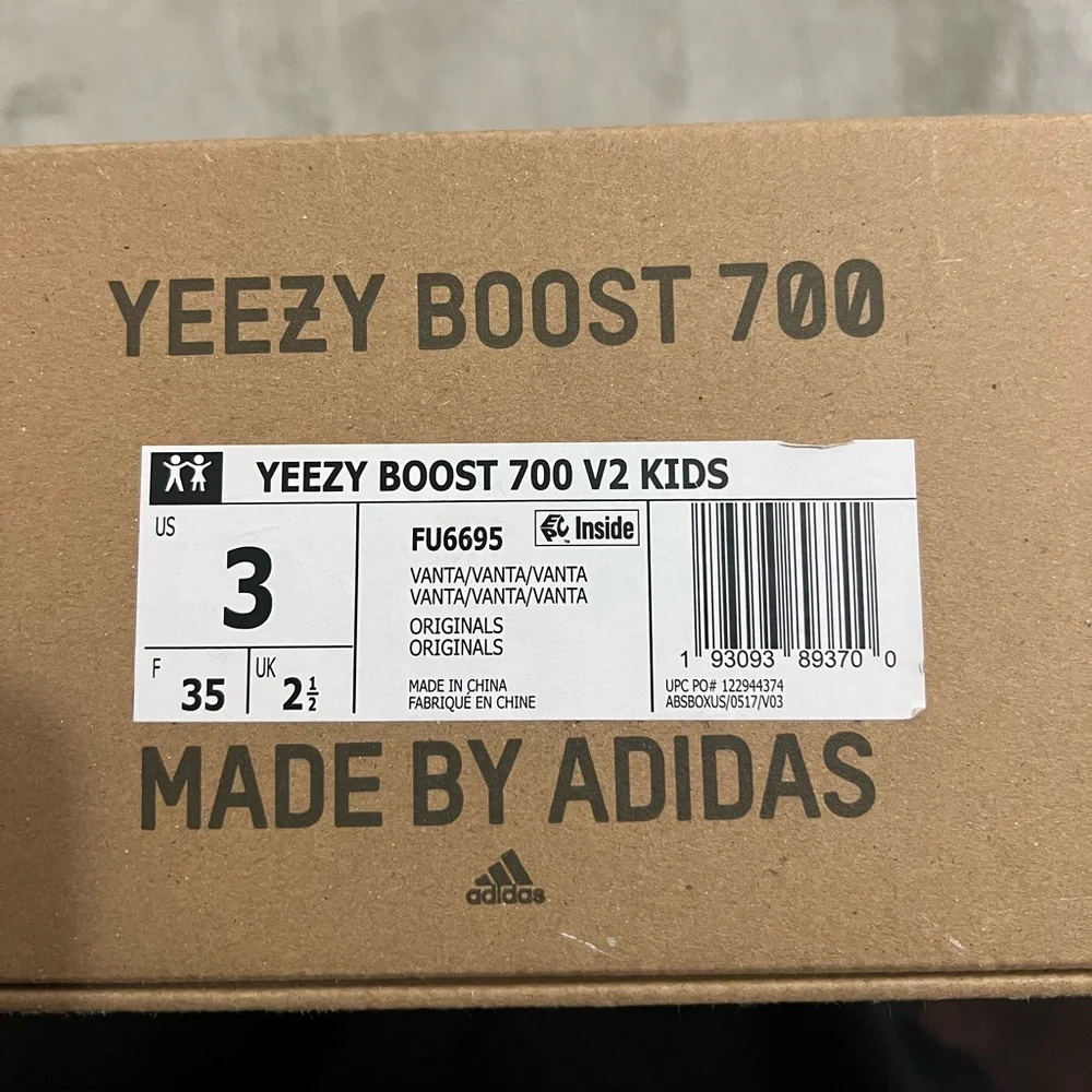 Yeezy Boost 700 V2 Kids Vanta - Picture 9 of 16